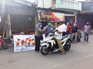 Peringatan HPN di Tanjabbar, Wartawan Turun ke Jalan Bagi-bagi Masker