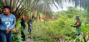 Satgas Bersama Warga Pasang Patok Jalur Pembangunan Jalan Agar Tak Melenceng