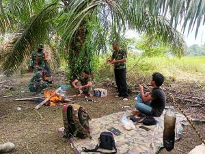 Warga Rela Berburu Burung Ruak-ruak Untuk Makan Siang Bersama Satgas TMMD