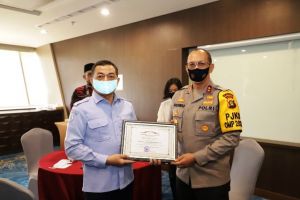 Polda Jambi Terima Penghargaan Dari KKP