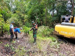 Tinggal Perataan, Pembukaan Jalan TMMD dengan Terobos Kebun dan Hutan Selesai