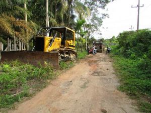 Buldozer Mulai Didatangkan ke Lokasi TMMD Untuk Ratakan Jalan
