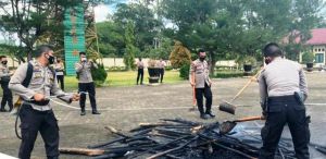 Gandeng Manggala Agni, Satbrimob Polda Jambi Gelar Simulasi Antisipasi Karhutla