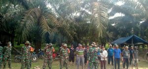 Hari Kedua TMMD, Kapten Inf Rilman Beri Pengarahan ke Satgas dan Warga