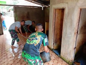 Satgas TMMD Bantu Desa Mekar Jaya Bersihkan Masjid Al Ikhlas