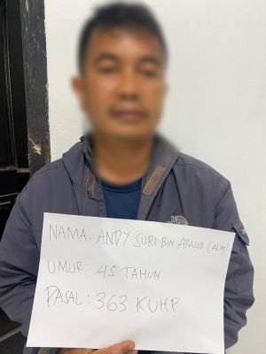 Polisi Bekuk Pencuri Tiang PT Telkom