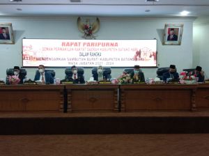 Bupati Fadhil Sampaikan Pidato di Paripurna DPRD Batanghari