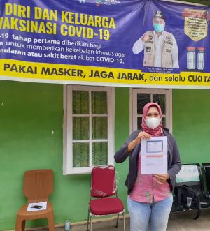 Tia Puspa Jadi Kader GMNI Pertama Dapat Vaksin Covid-19