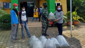 Rangkul Dinas Kelautan dan Perikanan, Satgas Bantu Bibit Ikan ke Warga Mekar Jaya