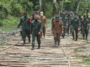Tinjau Jalan TMMD, Danrem Optimis Pembukaan Jalan Bisa Selesai Tepat Waktu