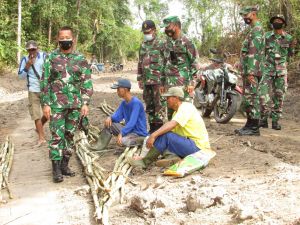 Tinjau Program TMMD, Kol Arf M Ibnu Sempatkan Berdiskusi dengan Warga