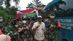 Dansatgas Dampingi Kapok Sahli Pangdam II/Swj Tinjau Jalan TMMD di Mekar Jaya