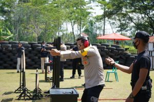 Jalin Sinergitas, Brimob Pekalongan Adakan Latihan Menembak 