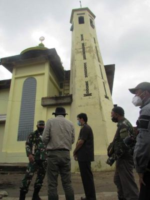 Ketua Tim Wasev Mayjen TNI Harianto Tinjau Menara Masjid yang Baru Dicat