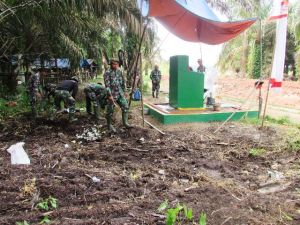 H-1 Penutupan, Satgas Bersihkan Area Tugu TMMD
