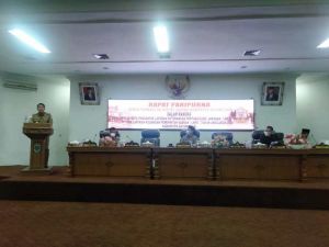 Bupati Fadhil Sampaikan LKPJ dan LPKD Didepan Dewan