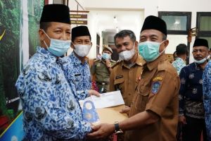 H Mashuri Salurkan Bantuan Tali Asih