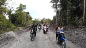 Pasang Prasasti TMMD, Lalu Tinjau Jalan, Letkol Inf Tri Nugroho: 100 Persen Bisa Dilewati
