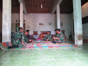 Tempuh Jalan TMMD, Kasdim 0415/Batanghari Disambut Ketua RT di Sungai Gelam