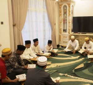 Tradisi Rutin Ramadan, SAH Kumpul Keluarga Mengaji Al-Quran Di Hari Pertama Puasa