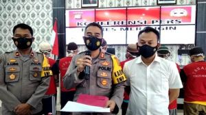 Polisi Sita Ribuan Botol Miras dan Tangkap 7 Pelaku Judi