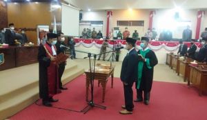 H Abdullah Resmi Dilantik Jabat Ketua DPRD Tanjab Barat Gantikan Mulyani Siregar