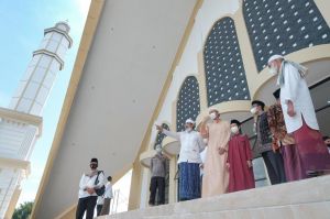 Khotib di Masjid Syekh Utsman, Bupati Pastikan Sholat Ied Sesuai Prokes