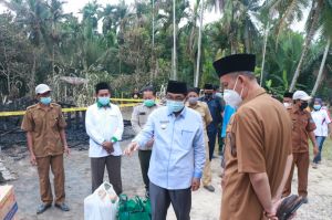 Sambangi Rumah Duka Korban Kebakaran di Parit Cegat, Bupati Sampaikan Hal Ini