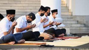 Presiden Jokowi dan Ibu Negara Salat Idulfitri di Halaman Istana Kepresidenan Bogor