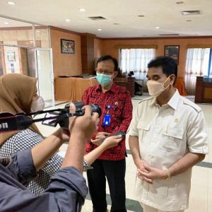 Anggota DPR RI SAH Minta Hentikan Penggunaan Vaksin Astrazeneca Di Indonesia