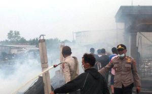 TNI/Polri hingga Pihak WKS Berjibaku Padamkan Kebakaran di Tanjabtim