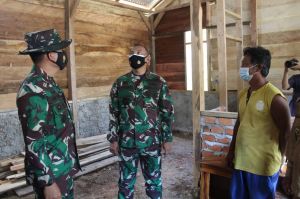 Dansatgas TMMD 111 Kodim Sarko Dampingi Danrem Tinjau Pembangunan RTLH 