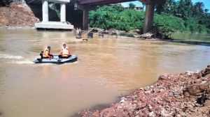 Satu Pekerja Proyek Jembatan di Merangin Jatuh ke Sungai dan Terbawa Arus