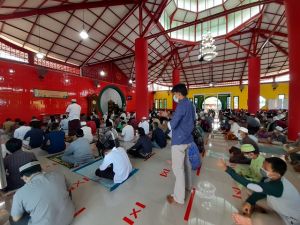 FEATURE: Mengunjungi Masjid Cheng Hoo Jambi: Ada Bagi-bagi Masker Untuk Jamaah