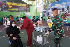 Hari Ketiga Vaksinasi di Korem 042/Gapu, Warga Tetap Antisias dan Patuhi Prokes