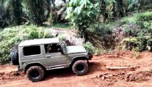 Tempuh Jalan Berlumpur dan Jarak Puluhan Kilometer, Dansatgas Tetap Turun Bagikan Sembako
