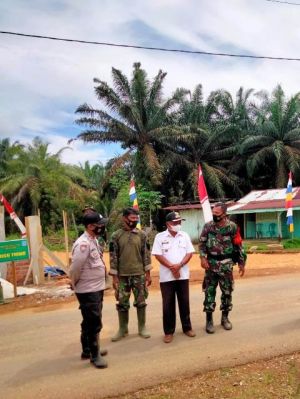  Kapten Inf Riyakudu Berbincang dengan Kades, dan Cek Realisasi Sasaran Fisik 