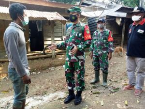 Serahkan Senjata : Dansatgas TMMD Ke 111 Intensifkan Pendekatan Dengan Warga SAD