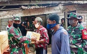 Tak Hanya Cek Progres TMMD, Tim Wasev Mabesad Juga Sambangi Warga SAD dan Berikan Bingkisan 