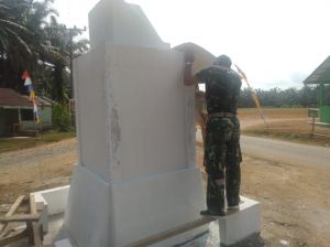 Memasuki Finishing, Pembangunan Tugu Prasasti TMMD Kodim Sarko