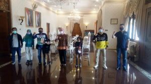 Pj Gubernur Jambi  Terima Kunjungan Rider Road to Mekkah Lilik dan Anaknya Balda 
