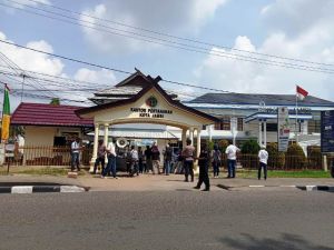 Sebut Selalu Persulit Urusan, Massa Geruduk Kantor BPN Kota Jambi