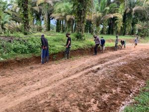 Dengan TMMD, Kodim 0420/Sarko Tanamkan Jiwa Budaya Gotong Royong ke Warga SAD