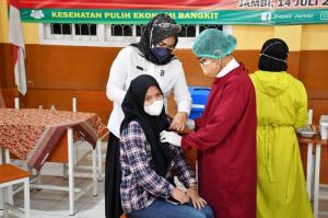 Sukseskan Vaksinasi Remaja, SMA Adhyaksa 1 Jambi Laksanakan Vaksinasi untuk Siswanya