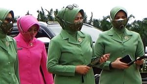 Ketua Persit Koorcab Rem 042 Jambi Hadiri Penutupan TMMD Ke 111