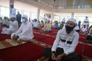 Sholat Ied Adha di Masjid Syaikh Utsman Kualatungkal Berjalan Tertib,  Bupati: Tetap patuhi Prokes