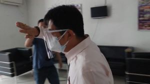 Usai Diperiksa KPK, Aliang: Tolonglah, Jangan Dekat-dekat, Covid