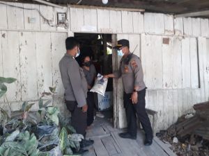 Bantuan Beras PPKM Mulai Disalurkan ke Masyarakat Desa, Satgas Tetap Ingatkan Prokes