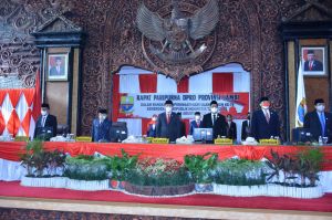 Ketua DPRD Provinsi Jambi Edi Purwanto Pimpin Paripurna Dengarkan Pidato Kenegaraan Presiden Jokowi