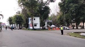 Sat Lantas Mendadak Setop Pengendara Lewat pada  Detik HUT Ke 76